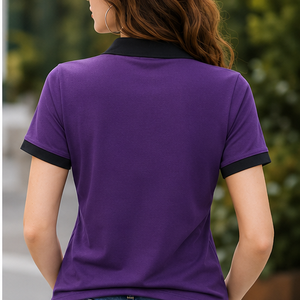 เสื้อโปโลแขนสั้นสีม่วงสำหรับผู้หญิงของไวบ์ คราฟท์ผ้าอ็อกซ์ฟอร์ดระบายอากาศได้ดี สีพื้น พร้อมพิมพ์ตัวอักษรโลโก้ด้านหน้า - Product Image 2