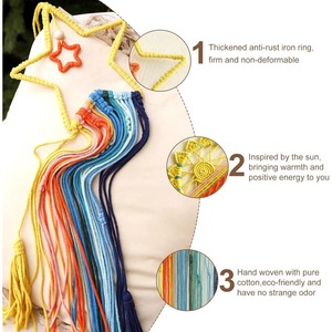 Ensemble de 3 tentures murales en macramé colorées en forme d'étoile et de lune, idéal pour la décoration de chambre d'enfant, de fête et l'aménagement intérieur de salle de classe - Product Image 5