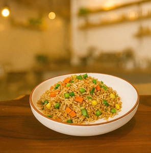 Riz frit aux légumes fait maison servi dans un bol en céramique rustique, style restaurant – Repas de riz asiatique sain - Product Image 1