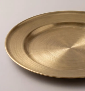 Assiettes de présentation de luxe en métal écologique argentées, tailles et motifs personnalisables, directement de l'usine pour l'hôtellerie - Product Image 5