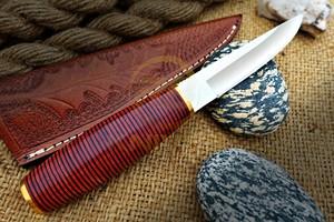 Couteau de chasse extérieur personnalisé fait main en acier au carbone avec manche en bois résine et lame fixe, étui en cuir (sur mesure, garantie 3 ans) - Product Image 5