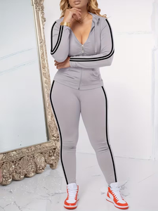 Ensemble 2 pièces hiver femme : Sweat à capuche court à manches longues et motif rayé, en tissu tricoté respirant, coupe ajustée, style décontracté et sportif - Product Image 3