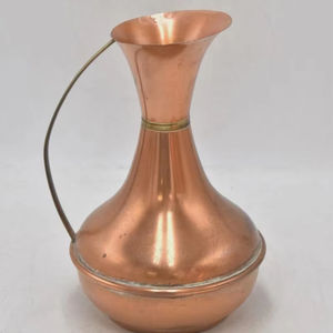 Jarra decorativa simple de cobre con cuello estrecho y base ancha para el almacenamiento y servicio de agua saludable, venta al por mayor desde India. - Product Image 1