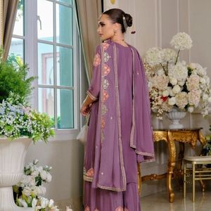 Conjunto de Kurta y Palazzo de Seda Chinon Premium con Bordado y Dupatta con Espejos Reales, Precio al por Mayor por Royal Export - Product Image 4