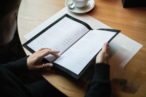 Porte-menu en cuir véritable fait main, protection anti-odeur de luxe, pour restaurant, café, hôtel, couverture de menu personnalisée avec logo LMC-0081 - Product Image 2