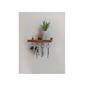 Porte-clés mural en bois, design signature, conçu pour favoriser une organisation domestique efficace et un charme durable - Product Image 4