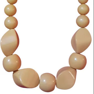 Collier de perles en résine faites à la main pour femmes, nouvel article ici - bijoux de qualité supérieure - Product Image 1