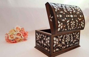 Boîte de rangement pour bijoux MOP de qualité export, élégante et faite à la main, pour bagues, boucles d'oreilles, colliers, bracelets, en vente - Product Image 4