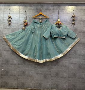 Conjunto de Chaniya Choli de Seda Premium con Bordado de Lentejuelas y Forro Pesado, Traje Étnico Festivo para Navratri - Product Image 2