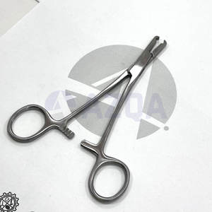 คีมหนีบเหล็กกล้าไร้สนิมคุณภาพสูง ขนาด 5.5 นิ้ว ปลายหยัก 5 มม. อุปกรณ์มืออาชีพสำหรับเจาะร่างกาย - Product Image 5