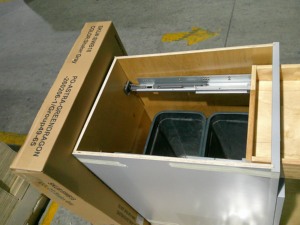 บานตู้ครัวไม้เบิร์ชสีเทาเชคเกอร์สมัยใหม่ พร้อมแผ่นไม้อัด รุ่น BWB18 - Product Image 2