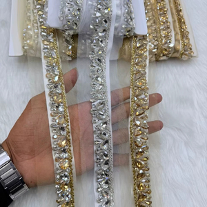 Ribete de encaje de malla con pedrería de cristal brillante de primera calidad para alta costura, vestidos de novia, prendas étnicas de lujo y prendas hechas a mano - Product Image 1