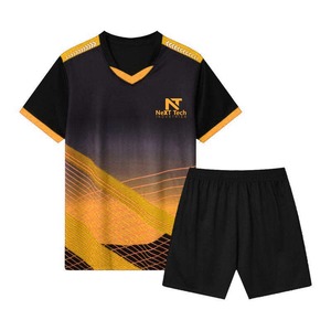Vêtements de sport confortables pour hommes, uniforme de football 100% polyester, uniforme de football sur mesure pour hommes - Product Image 1