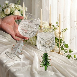 Coupes à champagne personnalisées, gobelets à pied, verrerie pour les collaborations de marques, les pop-ups et les campagnes de fêtes - Product Image 2
