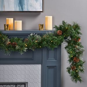 Set di 2 Ghirlande Natalizie da 2,7 m con 20 Pigne, 50 Luci LED Bianco Caldo, Funzionamento a Batteria, Timer, Effetto Neve in Cashmere per Interni - Product Image 3