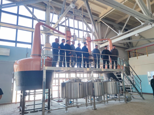 Système de chaire à alambic double en cuivre personnalisable de 2000 L pour whisky <span class=keywords><strong>single</strong></span> <span class=keywords><strong>malt</strong></span> premium - Product Image 3