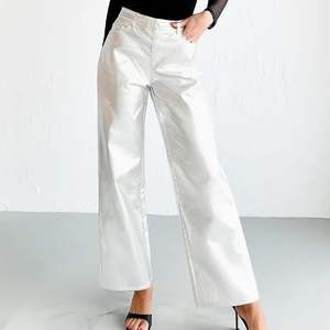 Pantalon droit respirant en cuir métallisé argenté personnalisé pour femme, taille mi-haute, style streetwear, idéal pour l'hiver - Product Image 4