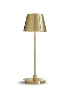 Lampe de table en métal de luxe avec abat-jour doré brossé, construction en fer de qualité supérieure, éclairage ambiant chaleureux pour intérieurs élégants - Product Image 3