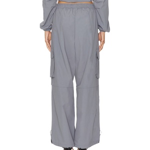 Conjunto de 2 piezas de chándal cortavientos personalizado para mujer con bloques de color, media cremallera y jogger corto, personalizado 2027 - Product Image 5