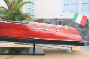 Modèle de bateau à moteur italien en bois RIVA ARISTON DARK BLUE HULL X LARGE SIZE 160CM - Artisanat peint durable pour la décoration de la maison - Product Image 4
