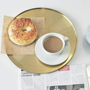 Bandeja de Servicio Multifuncional de Latón Estilo Bohemio Vintage con Diseño Único para Almacenamiento en Escritorio y Uso en Mesa - Product Image 3