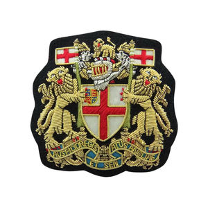 Insignias Bordadas a Mano para Blazer con Diseño Personalizado de Alambre Metálico y Pin de Seguridad - Product Image 1