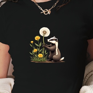 Badger with Dandelion Camiseta corta de moda para mujer - Product Image 3