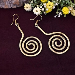 Boucles d'oreilles en laiton non toxiques, matériau sûr, finition lisse, prix d'usine en gros, artisanat métallique - Product Image 5