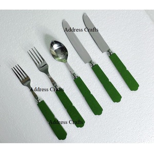 Ensemble de couverts modernes avec manche en résine blanche, 6 pièces, finition or mat, pour mariages, événements, décoration de table, couverts, cuillère, fourchette - Product Image 3