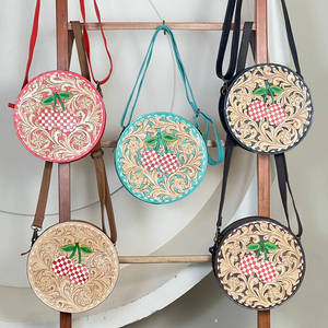 กระเป๋าถือทรงกลมลายตารางเชอร์รี่หนังแท้สีชมพูอินเทรนด์  ตกแต่งลายดอกไม้  ดีไซน์เก๋  สะพายข้าง  สำหรับออกงานกลางคืนหรือช้อปปิ้ง - Product Image 3