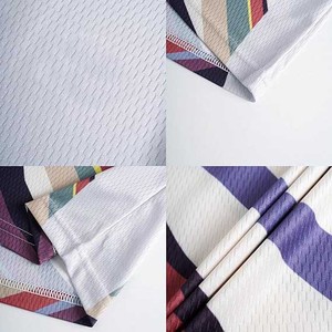 Prenda Esencial de Streetwear con Diseño Gráfico - Detalle de Estampado Artístico - Corte Holgado y Relajado - Cuello Acanalado Resistente para un Acabado Retro - Product Image 6