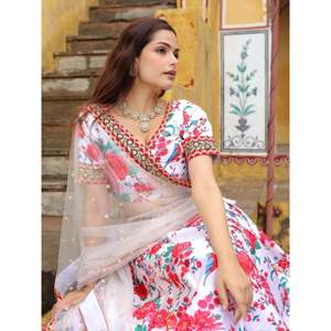 Séduisant blanc cassé imprimé floral Art soie Sangeet Wear Lehenga Choli - Product Image 3