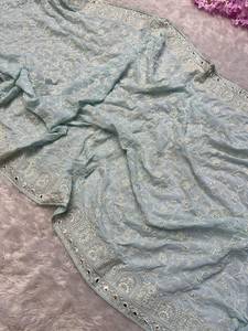 Sari en georgette blanc de créateur avec broderie de fils et de sequins et broderie Gota Patti sur la bordure, accompagné d'un chemisier en soie assorti. - Product Image 6