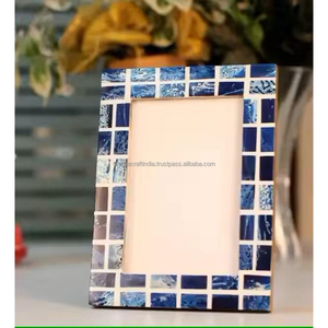 Cadre photo artisanal unique en bois écologique, motif mosaïque carrée bleue, style Océan Indien, décoration côtière haut de gamme pour la maison - Product Image 1