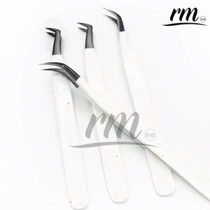 Pince à épiler professionnelle RMI en acier inoxydable, pointe en fibre, revêtement blanc, points noirs, prise ferme, tous types - Product Image 4
