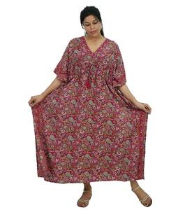 Kaftan de plage long imprimé en polyester, motif Paisley, écologique, fabriqué par un producteur, col en V, respirant, asymétrique - Product Image 3