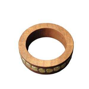 Brazalete de Madera Artesanal con Tachuelas Hexagonales de Latón Facetadas - Pulsera de Madera Estilo Industrial - Pieza Étnica de Alta Resistencia - Product Image 1