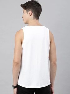 Camiseta sin mangas de algodón blanca para hombre con estampado de yoga amarillo, cuello redondo, diseño transpirable, logo frontal, estilo casual - Product Image 3