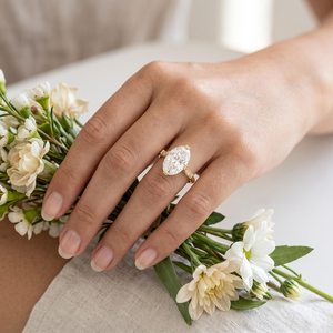 Anillo de Diamante Ovalado de 3.01CT Cultivado en Laboratorio con Oro Sólido de 14K, Anillo de Compromiso de Lujo para Enamorados - Product Image 6