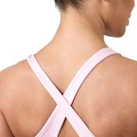 Ensemble de sport pour femme avec logo personnalisé, soutien-gorge de sport rose clair à coutures discrètes et bretelles larges, crop top d'entraînement et short de fitness, vente en gros