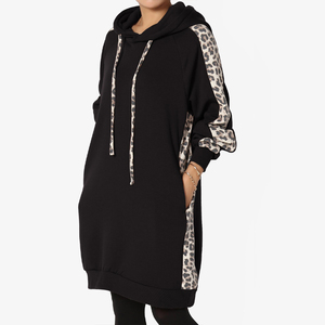 Robe sweat-shirt à capuche oversize pour femme avec manches et empiècements latéraux imprimés léopard, manches longues, tricot noir, tenue d'automne - Product Image 3