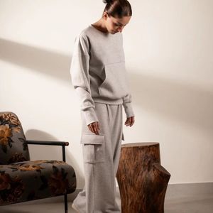Conjunto de Sudadera y Pantalones Deportivos Gris Claro para Mujer, Dos Piezas, Ropa Casual para Estar en Casa, Corte Holgado, Pantalones Suaves a Juego, Ropa Personalizada OEM - Product Image 4