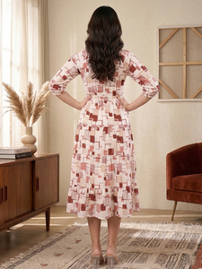 Vestido midi blanco con estampado geométrico para mujer, corte ajustado y evasé, tela Delta, cuello cuadrado, manga abullonada, vestido de moda contemporánea - Product Image 5