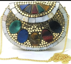 Pochettes de soirée en métal nacré pour femmes et mariées à bas prix par Tayyab Handicraft - Product Image 2