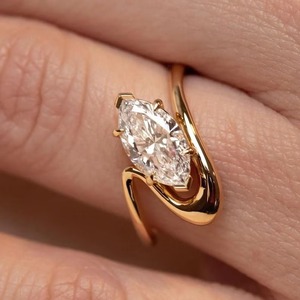 Anillo de compromiso de moissanita con corte marquesa, anillo de doble banda único, anillo de boda de diamante marquesa, anillo de oro amarillo, anillo de promesa para ella. - Product Image 3