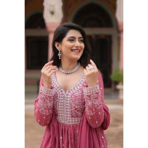 Conjunto de Traje Palazzo para Mujer con Lentejuelas Bordadas en Faux Georgette y Dupatta - Product Image 1