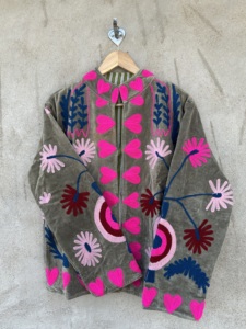 Chaqueta Corta de Otoño/Invierno para Mujer, Bordado Suzani Floral Hecho a Mano, Chaqueta Bomber Ecológica, Tela de Terciopelo, Relleno de Algodón - Product Image 6