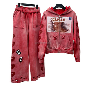 Ensemble streetwear tendance : sweat à capuche en coton délavé et vieilli, pantalon baggy oversize, broderie, impression en relief et strass - Product Image 4
