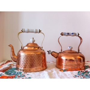 Tetera de Cobre Contemporánea con Asa y Tapa, Beneficios Ayurvédicos para la Salud, Teteras para Servir Té y Café en la Mesa de la Cocina del Hogar - Product Image 1