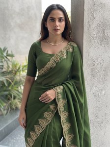 Sari de chifón satinado suave para mujer con borde de encaje bordado y blusa de seda de diseñador |   Sari Étnico para Fiestas - Product Image 3